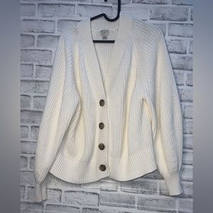 Cute white sweater ☃️☃️